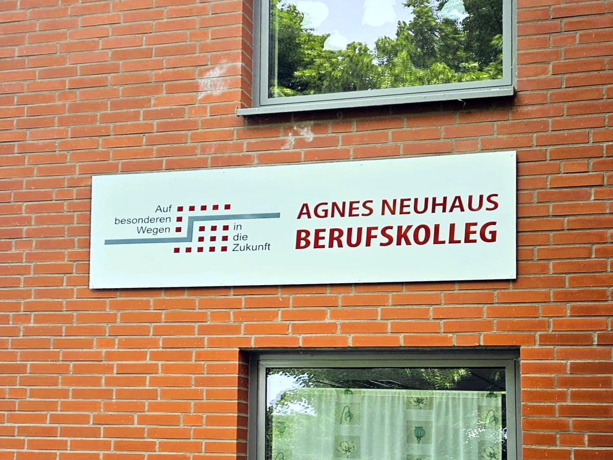 Neue Beschilderung des AN-BK am Standort Salzkotten